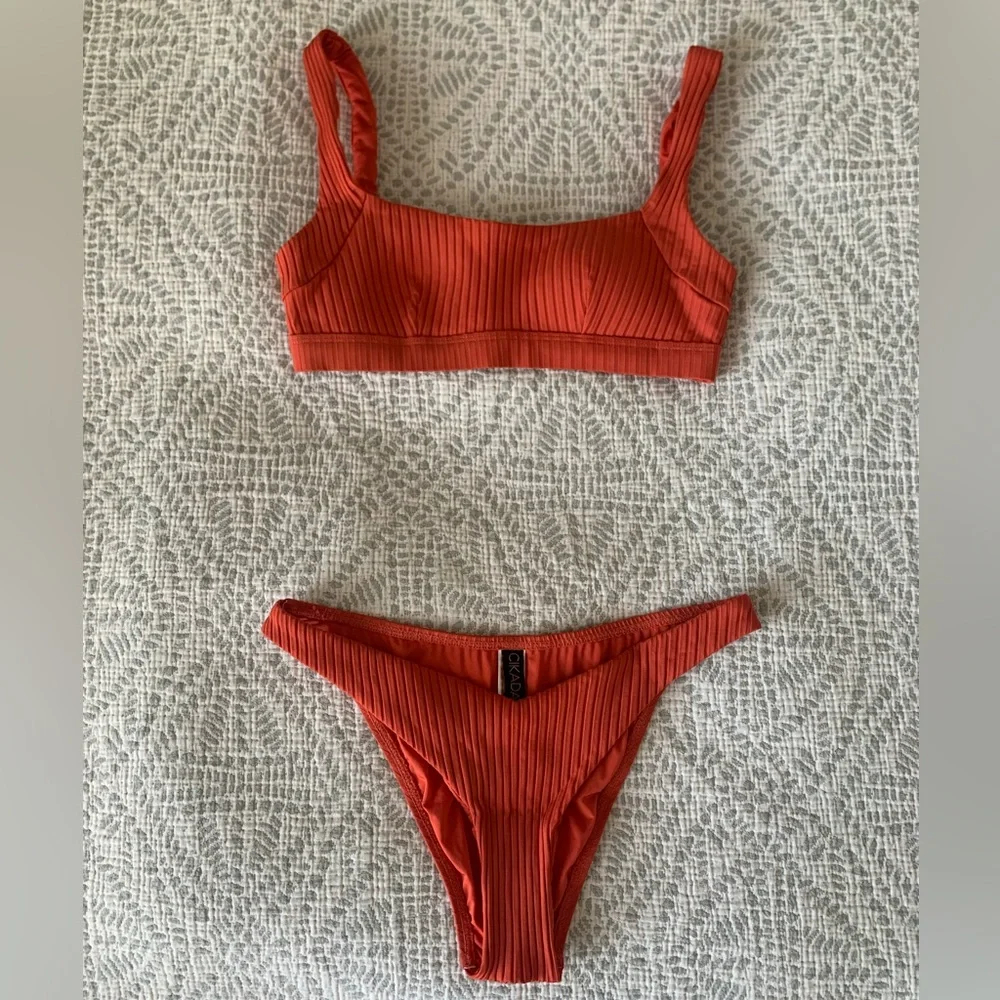 Red Bikini - Picture 1 of 4